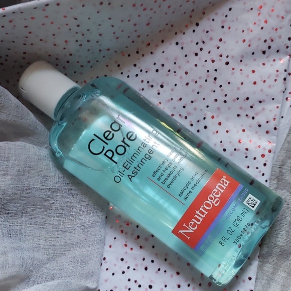Neutrogena Clear Pore Oil-Eliminating Astringent 8 oz - Picture 3 of 4